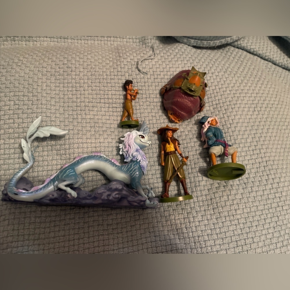 Disney Raya and the Last Dragon  Deluxe Figures (5)